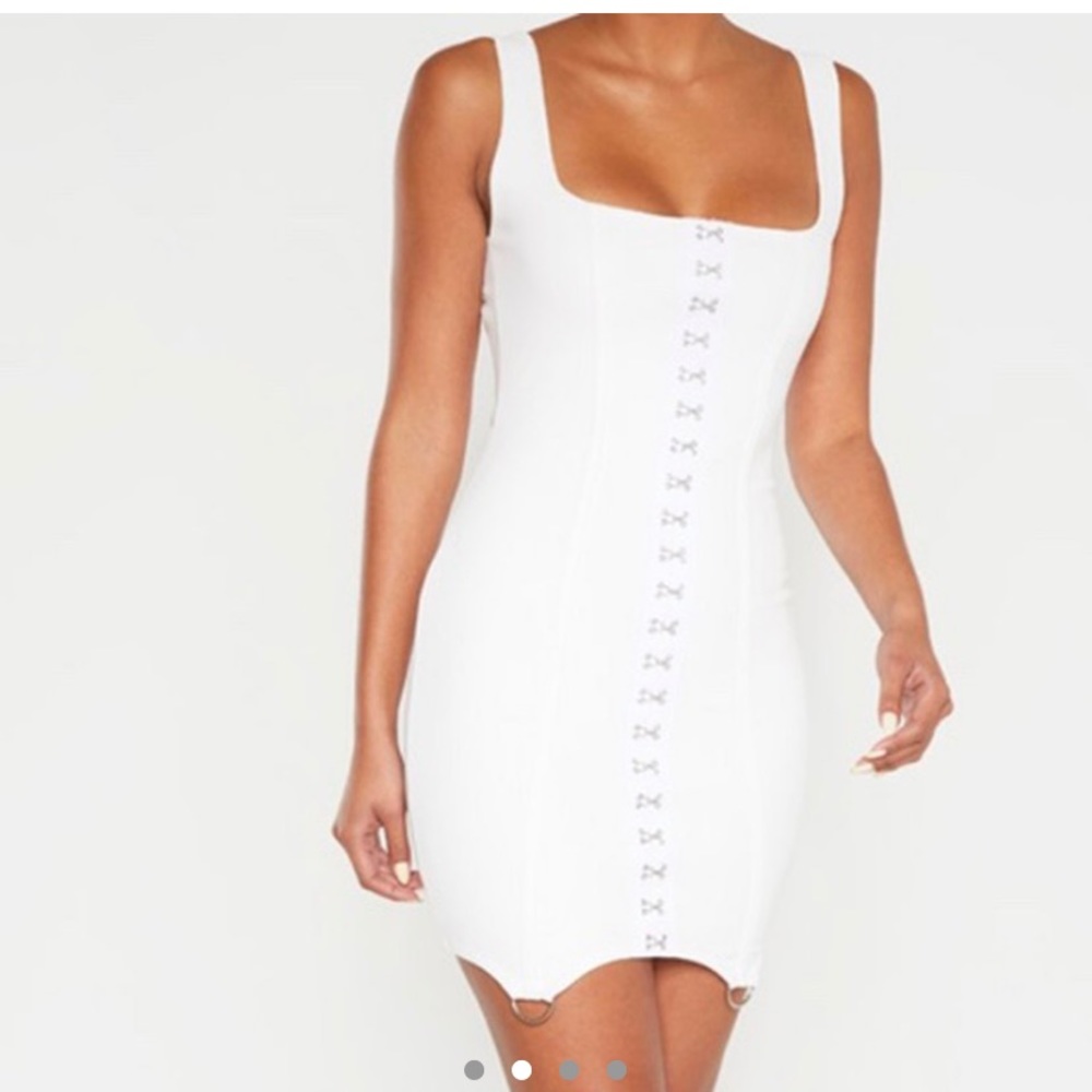 BRANDNEW white hook bodycon dress